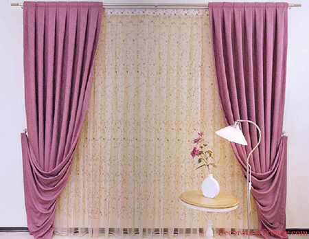 dekoratív rózsaszín és mintás függöny